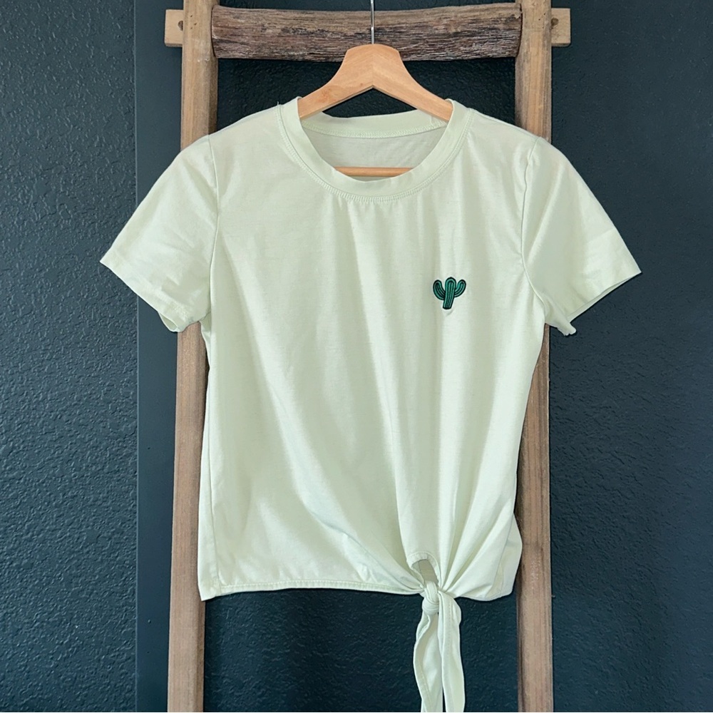 Green Cactus Embroidered Tie-Front Short Sleeve Top Women’s Small